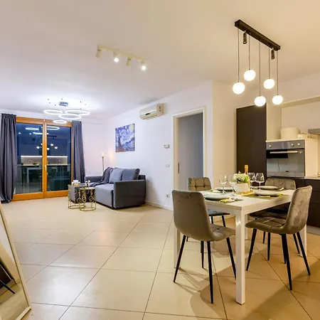 Fructus Plaza Ultracentral Apartman *