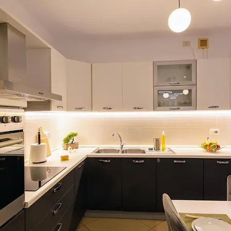 Fructus Plaza Ultracentral Apartment
