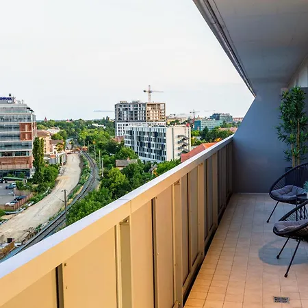 Fructus Plaza Ultracentral Apartment
